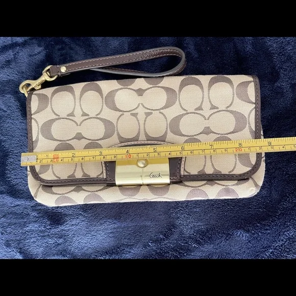 Coach wristlet - beige canvas, pink inside and brown leather detail - Picture 4 of 9